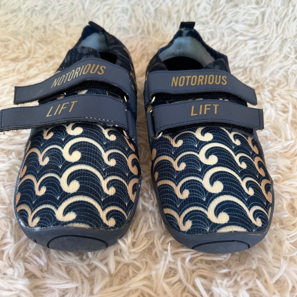 Notorious lift sumos royar blue wave print Sz 43